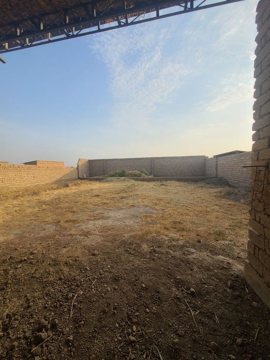 Uy sotiladi 250mln kelishamiz