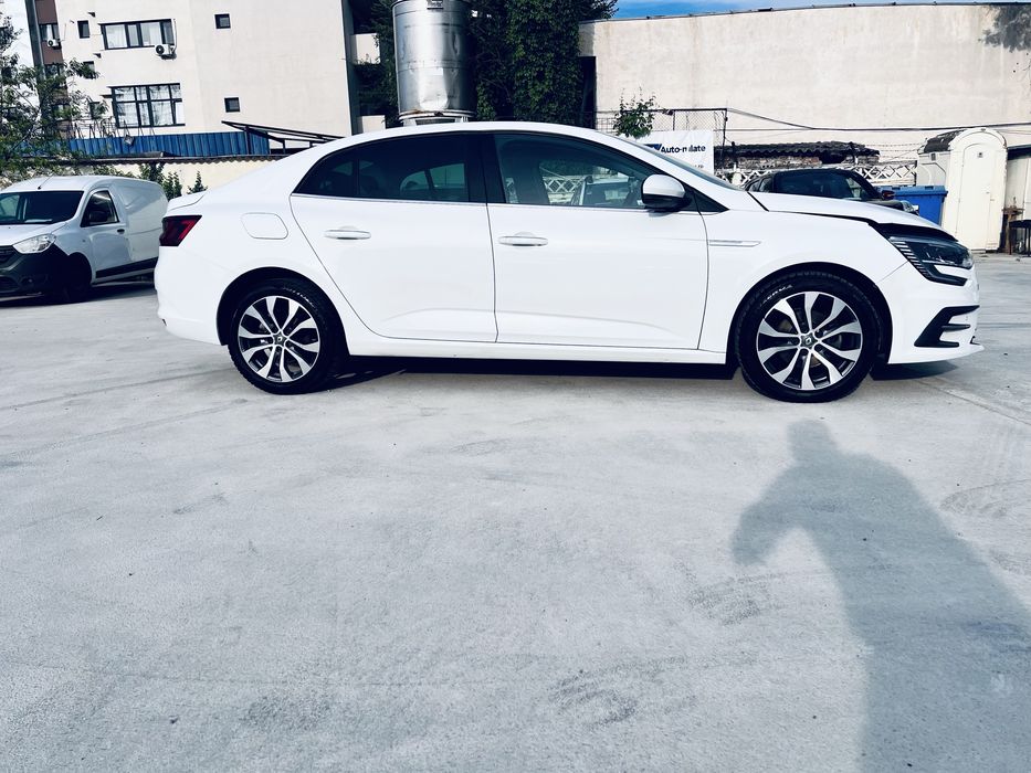 RENAULT Megane 2022 — imagine 3
