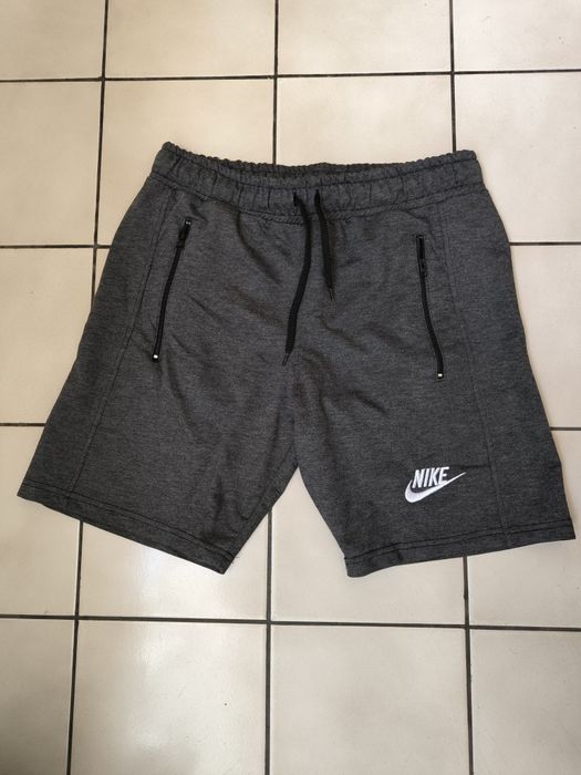 Камуфлажни или сиви памучни къси панталони