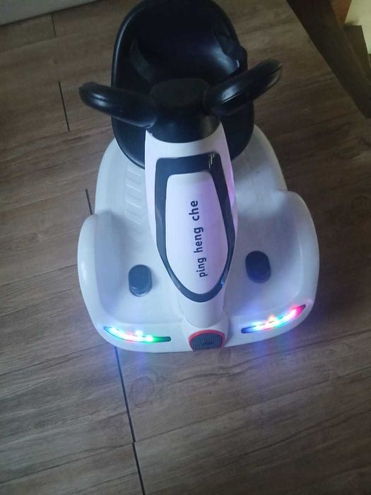 Детский электромобиль