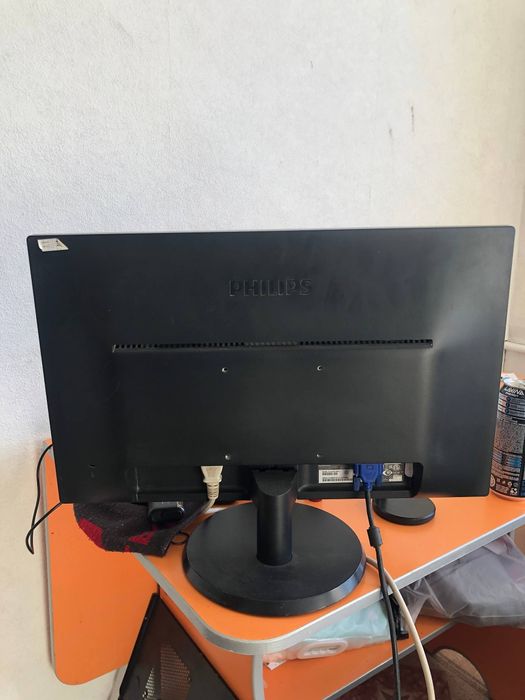 Монитор Philips.