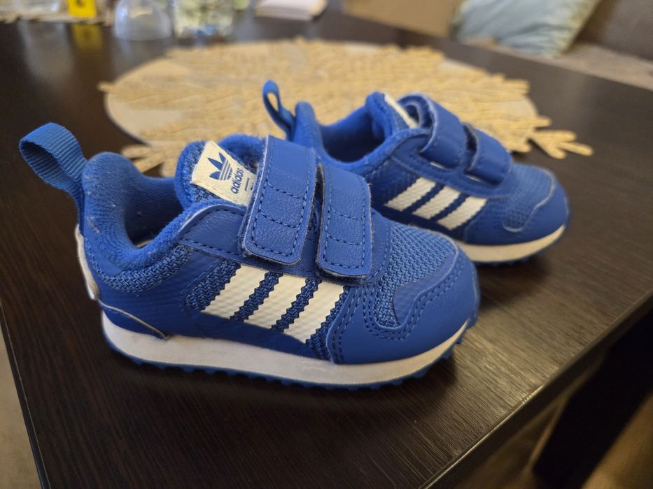 Маратонки Адидас, номер 20