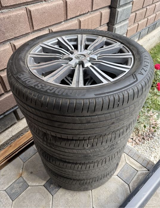 Резина Bridgestone с Оригинальными дисками на Тойоту 265 50 R20