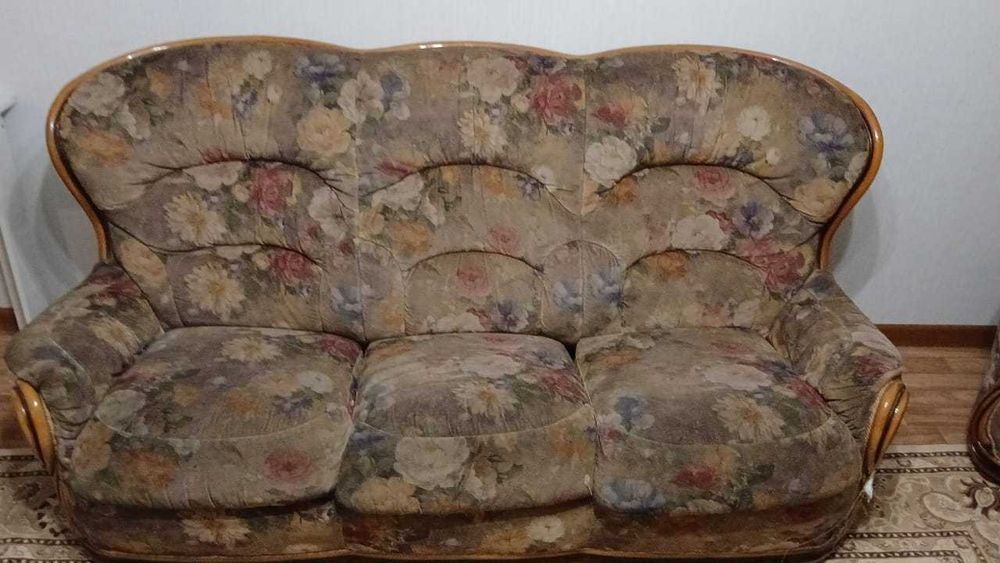 Продам диван и два кресла б\у