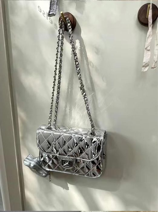 Сумка под брендом