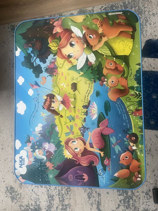 Детский стол и стульчик . .