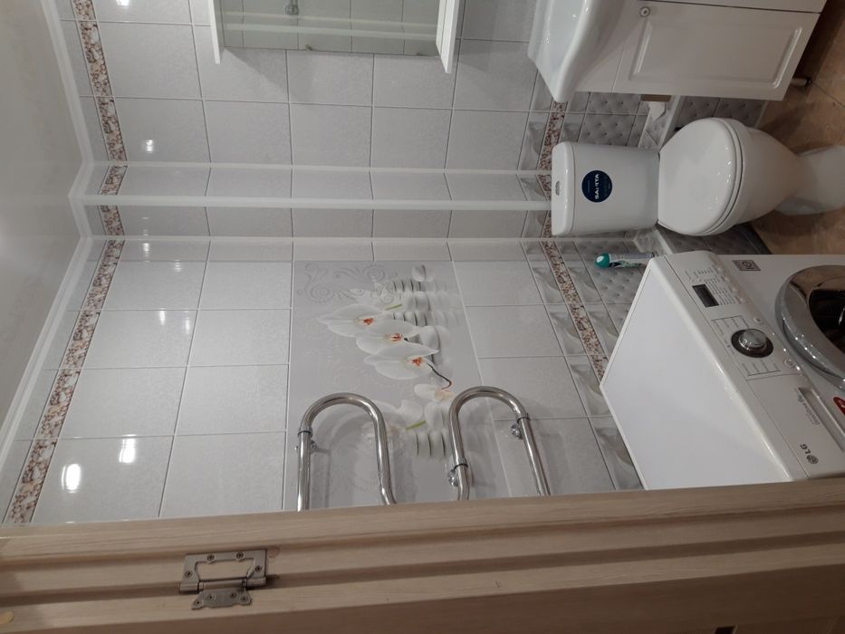 Монтаж декор панелей.Укладка ламината,линолеума.