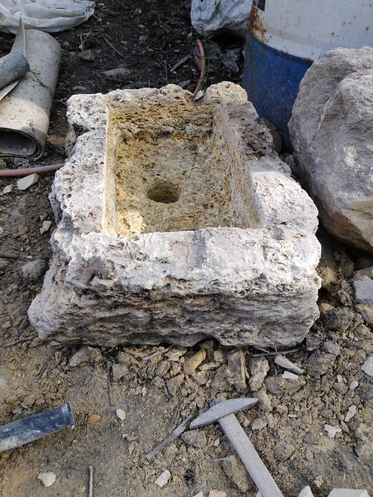Продавам каменни корита и мивки от дялан камък