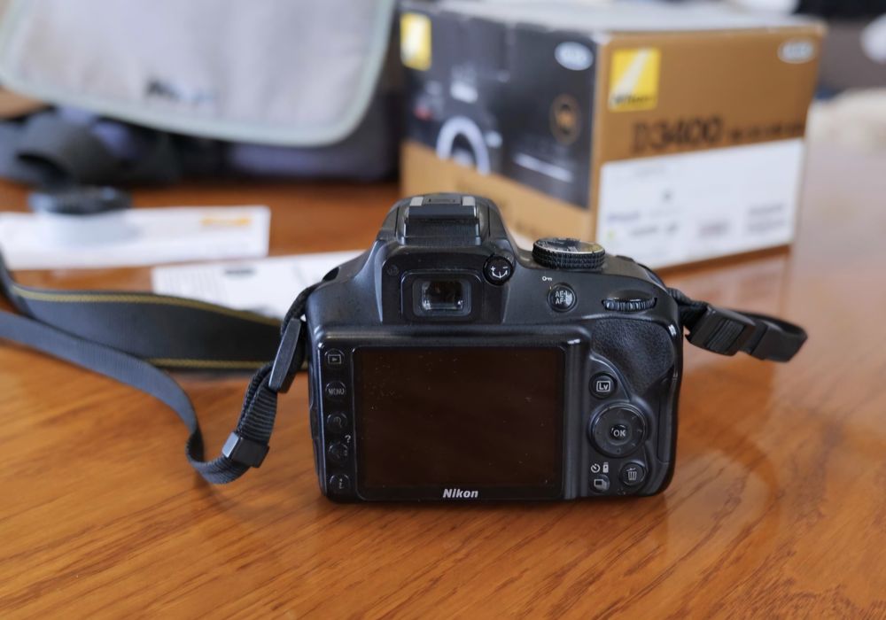 Фотоапарат Nikon D3400 с обектив 18-55 VR