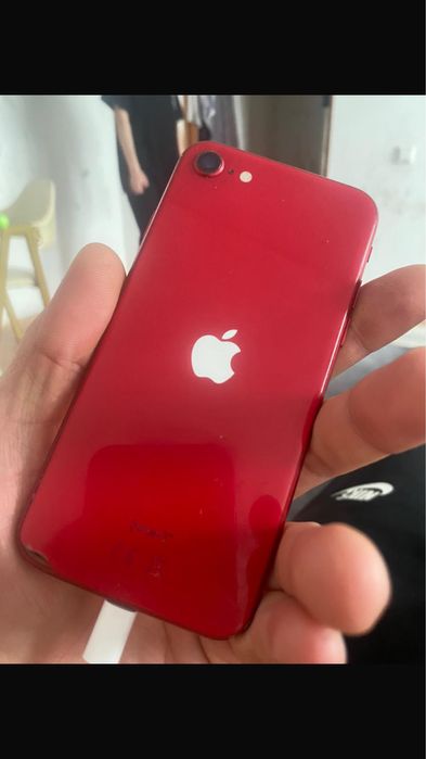 Продам Iphone se 2020