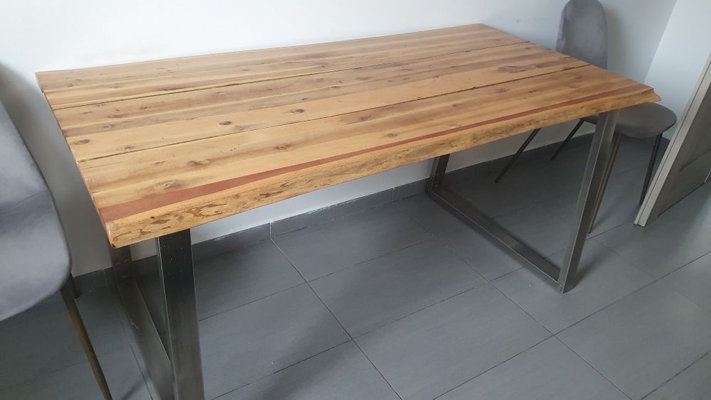 Vând masă lemn masiv-stil industrial / terasă cu  picioare  de fier, foarte solidă,  pretabila pentru terasă /bucătărie /grădină. etc