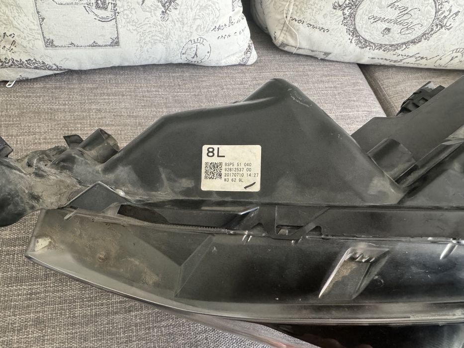 стъкло капак ляф фар мазда 3 2017