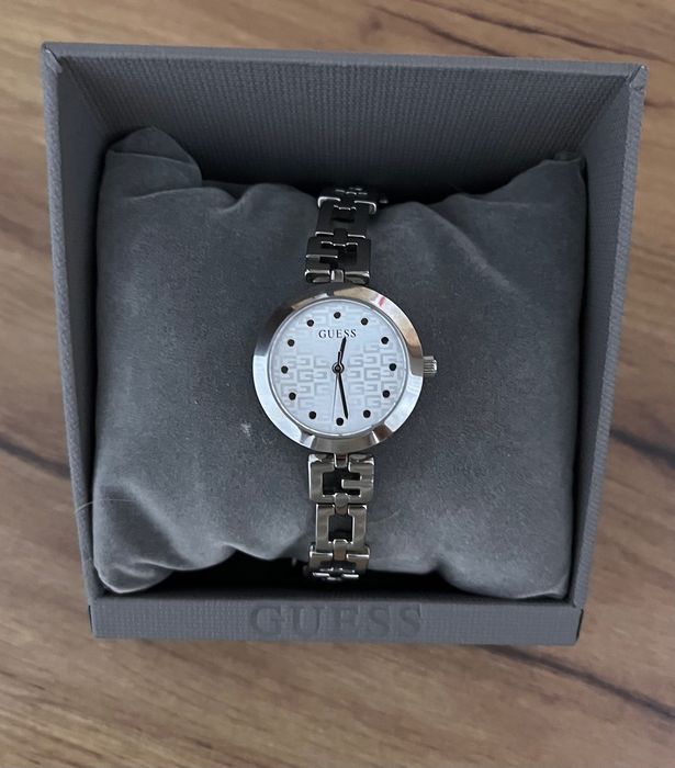 Дамски часовник guess
