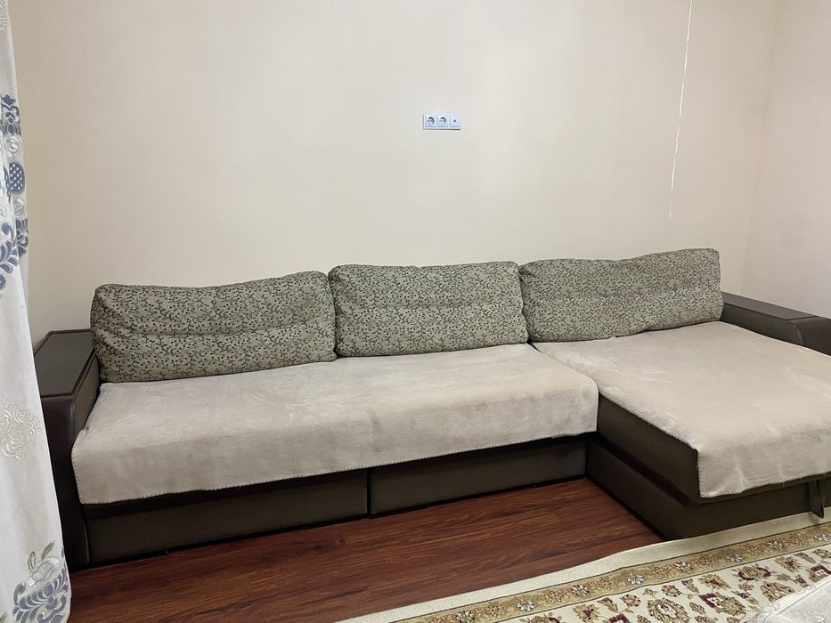 Удобный угловой диван для гостиной