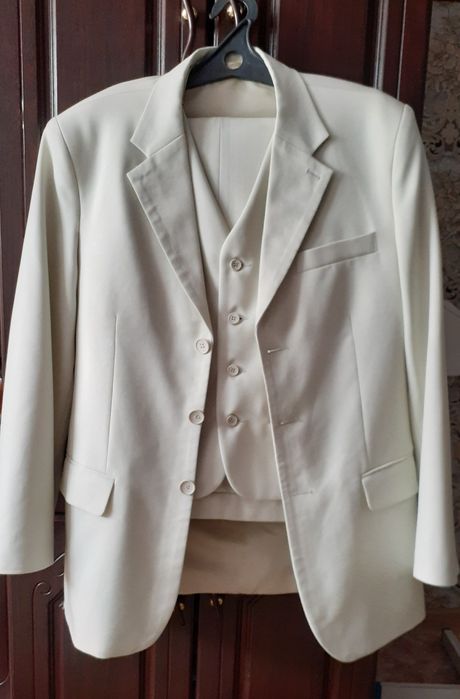 Продается костюм тройка