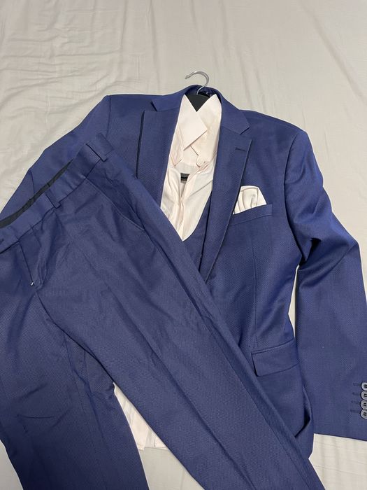 Абитуриентски костюм