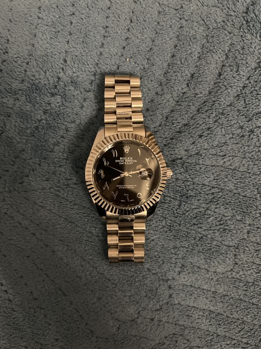 Часы наручные.