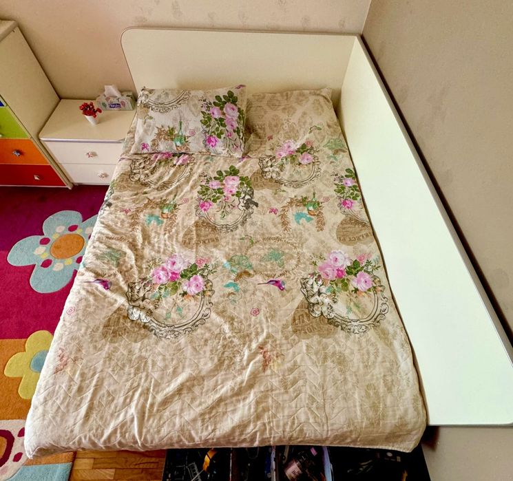 Pat cu saltea Ikea jisk 140/200 noptiera inclusă