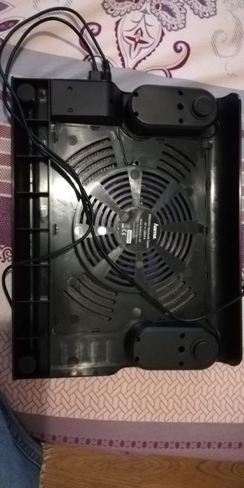 Cooler cu boxe integrate si buton de volum