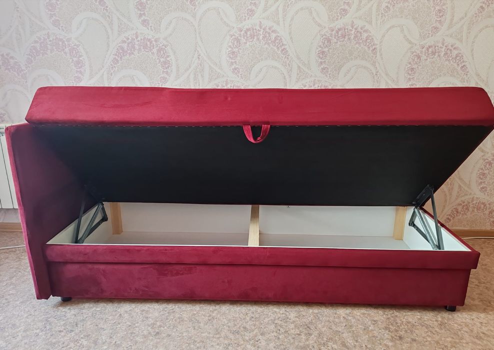 Диван с большим ящиком