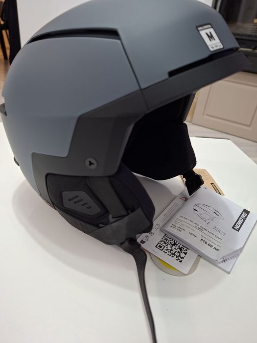 Продавам уникална  каска за зимни спортове Salomon arcana prime