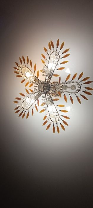 Срочно продам люстра отлично,красивый