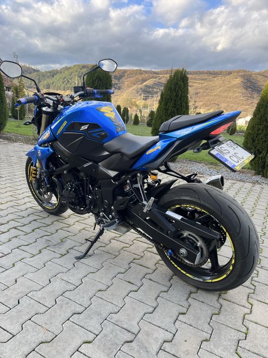 Suzuki gsr 750 ! An 2016 . 18728 km