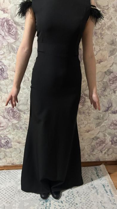 Чёрное длинное платье