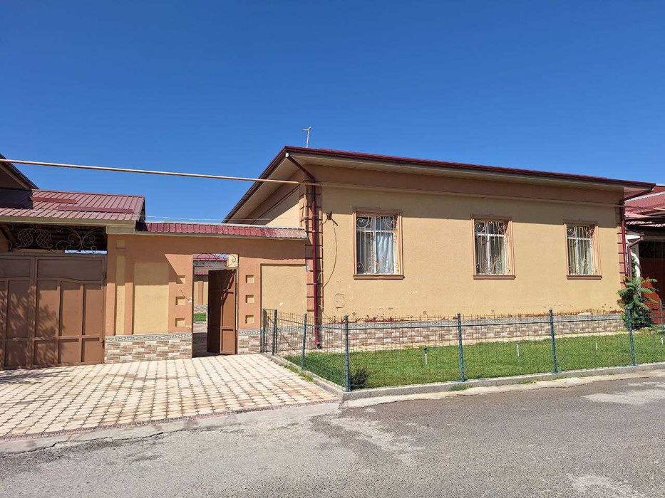 Hovli sotiladi arzoncha narxda