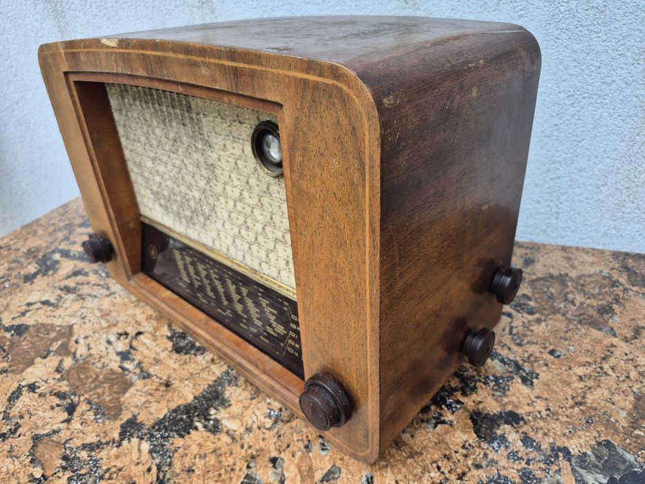 Radio cu lampi marca Mertz Capri,made in Germany  fabricat in 1950