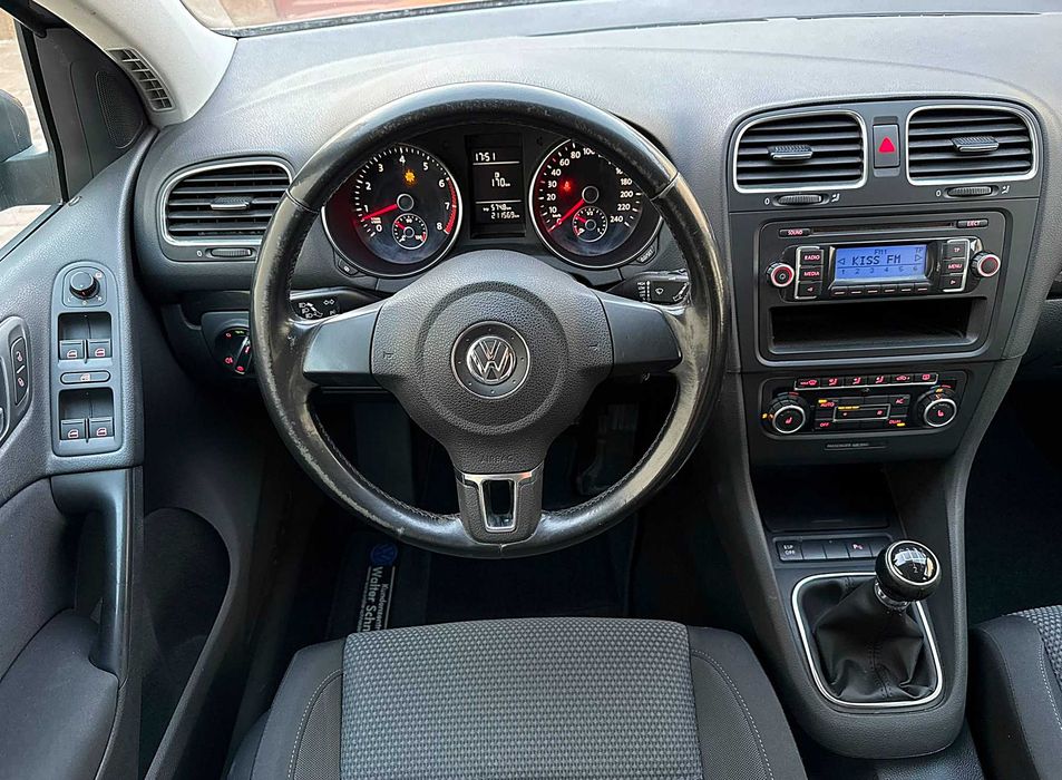 VW GOLF 6 1.6 MPI 102 Cai Simplu/Aspirat E5 Import Germania TUV nou 05/2028 si istoric service - 2x Climatronic Incalzire scaune Senzori parcare F/S