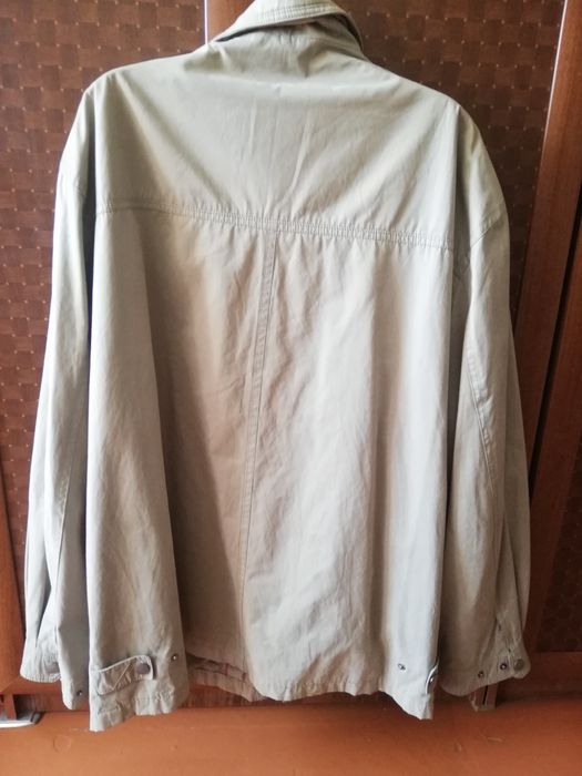 Продам куртку ветровку