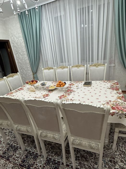Стол со стульями