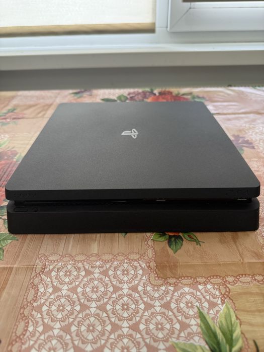 Playstation 4 Slim 500GB - Firmware 9.00(Jailbrake)+2 contralere+cutie