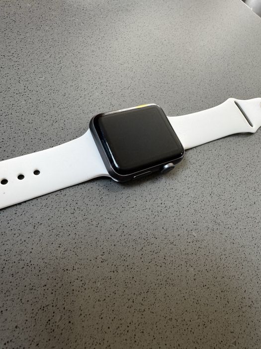 Apple Watch Series 3 (42 мм)