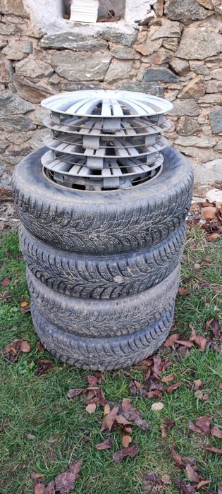 Гуми с джанти и тасове