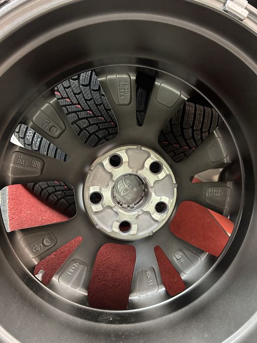 18 цола оригинални Нови Джанти с Зимни Гуми 225/60/18 Toyota Rav.4