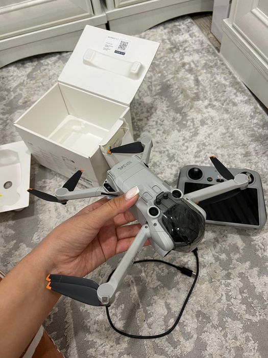 Дрон DJI Mini 3 Pro белый + DJI RC