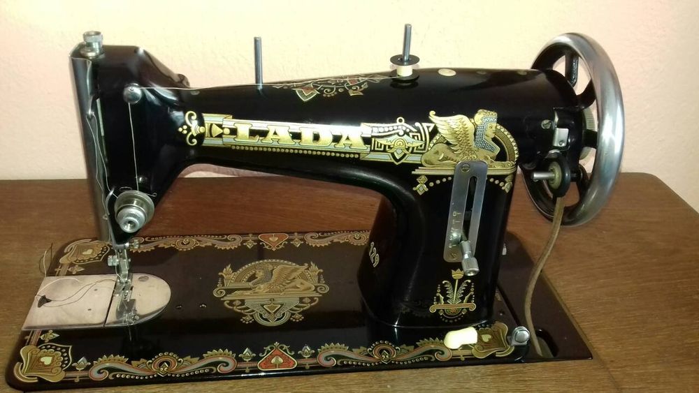 Работеща шевна машина LADA