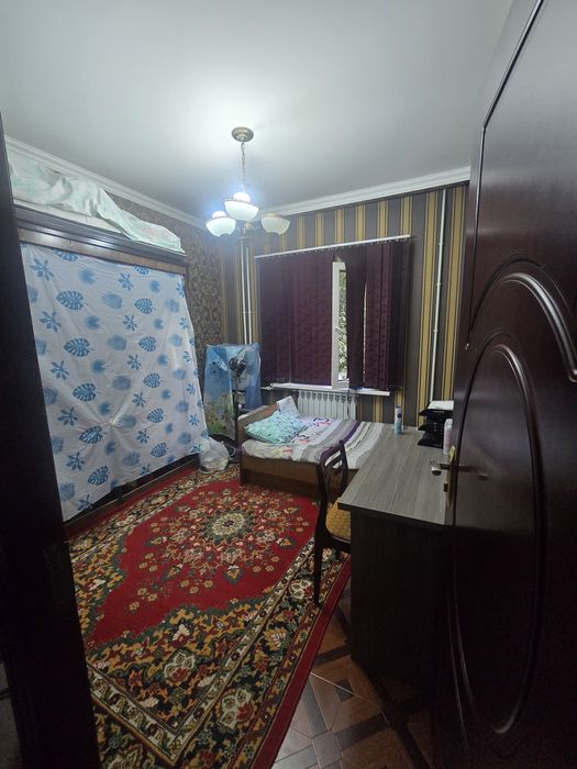 Срочно  продам  квартиру  сергели  7 4 ком рядом метро  линия  2 этаж