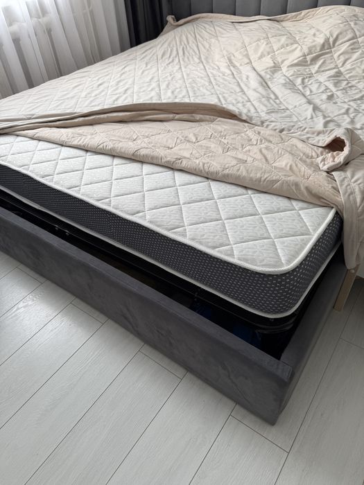 Продам б/у кровать 180*200 с ортопедическим матрасом