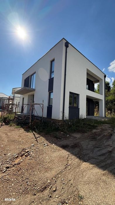 Casa individuala, 125 mp, 4 camere, zona Luna de Sus