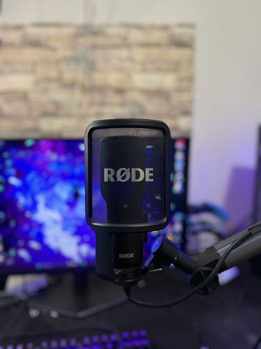 Микрофон Rode NT-USB+ със стойка