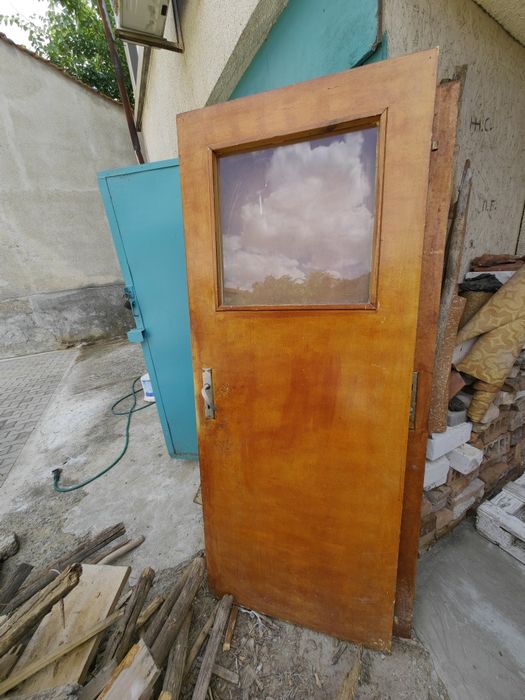 Продавам интериорна врата