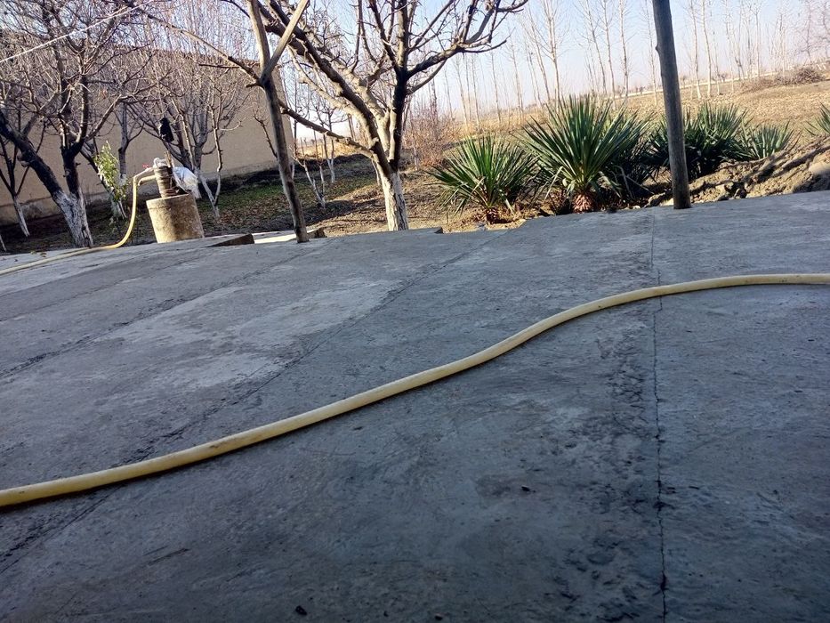 Навоий вилояти Хатирчи туманида Ховли сотилади 13 сотих, 5 хона.