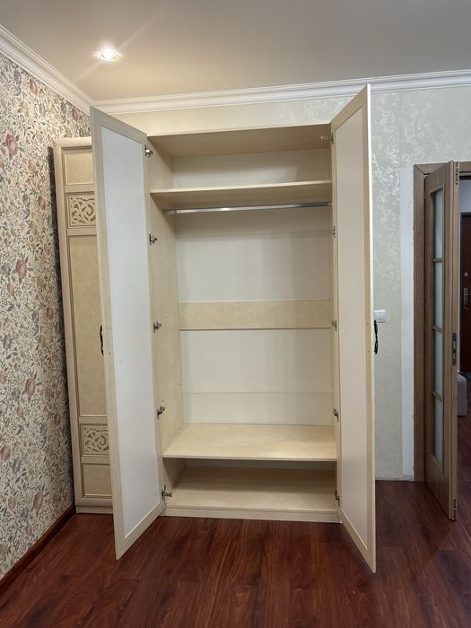 Шкаф трехтферный