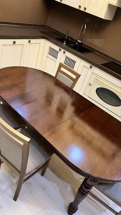 Стол со стульями