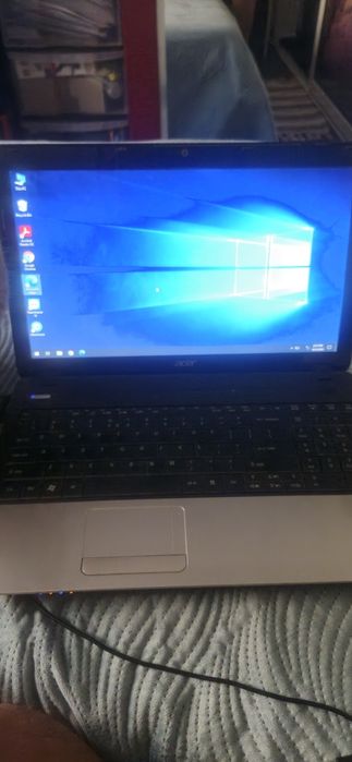 Laptop ACER E1-531