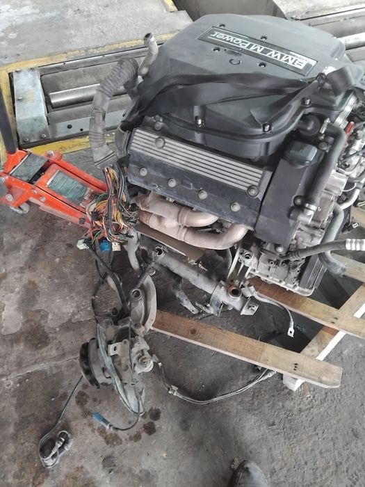 Продавам двигател бмв м5