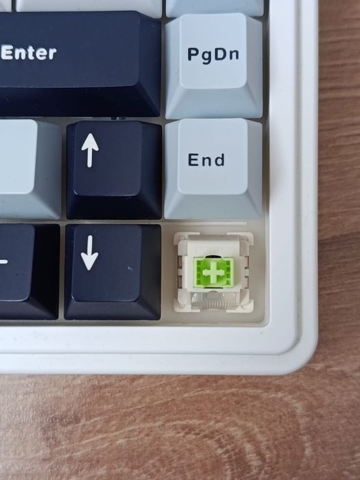 Продам клавиатуру